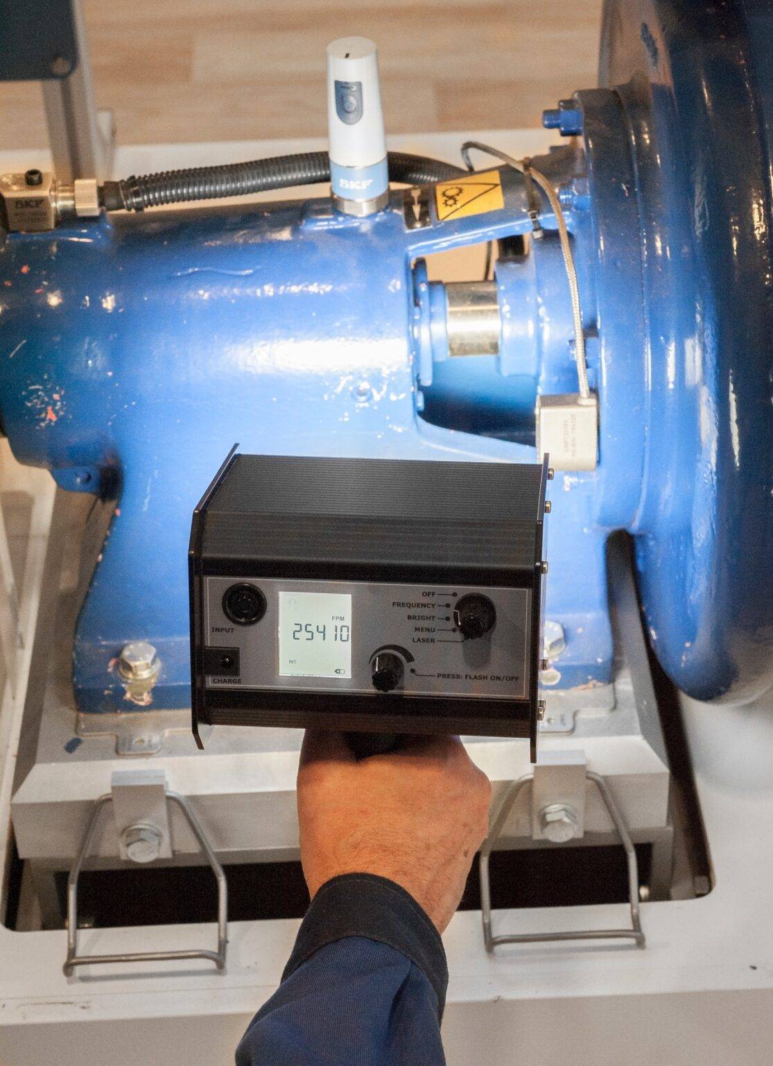 L’inspection visuelle des machines tournantes avec un stroboscope une